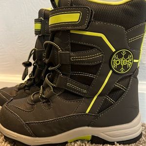 Boys snow boots